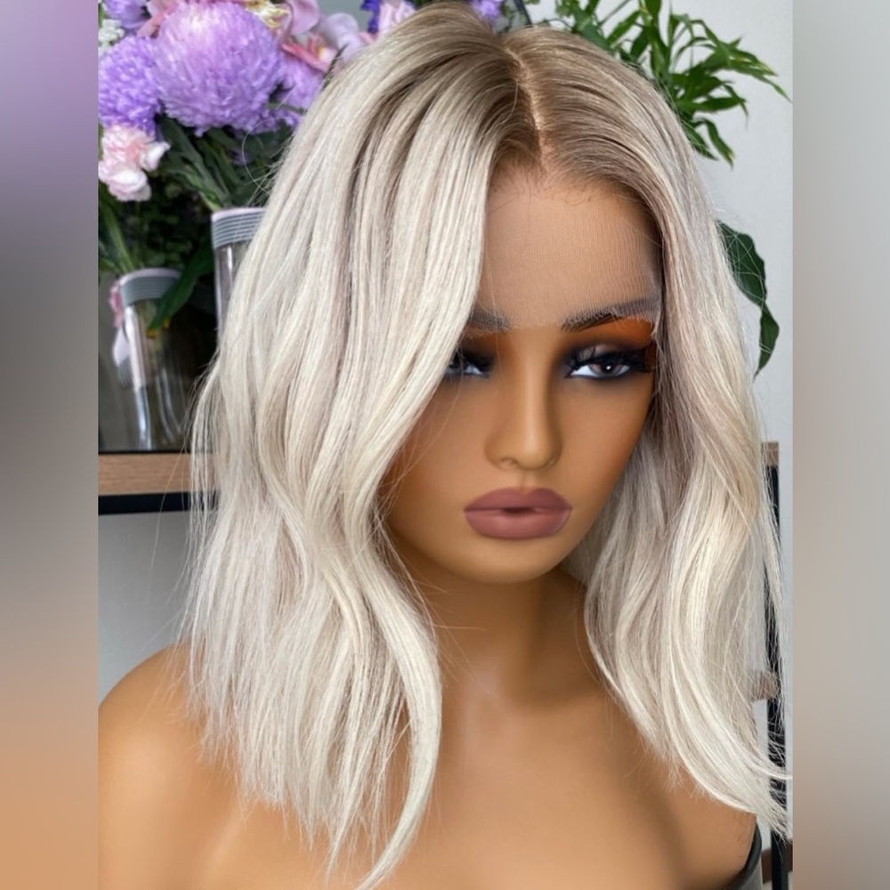 Elegant Blonde Bob Wig for Women - Picture 2 of 3